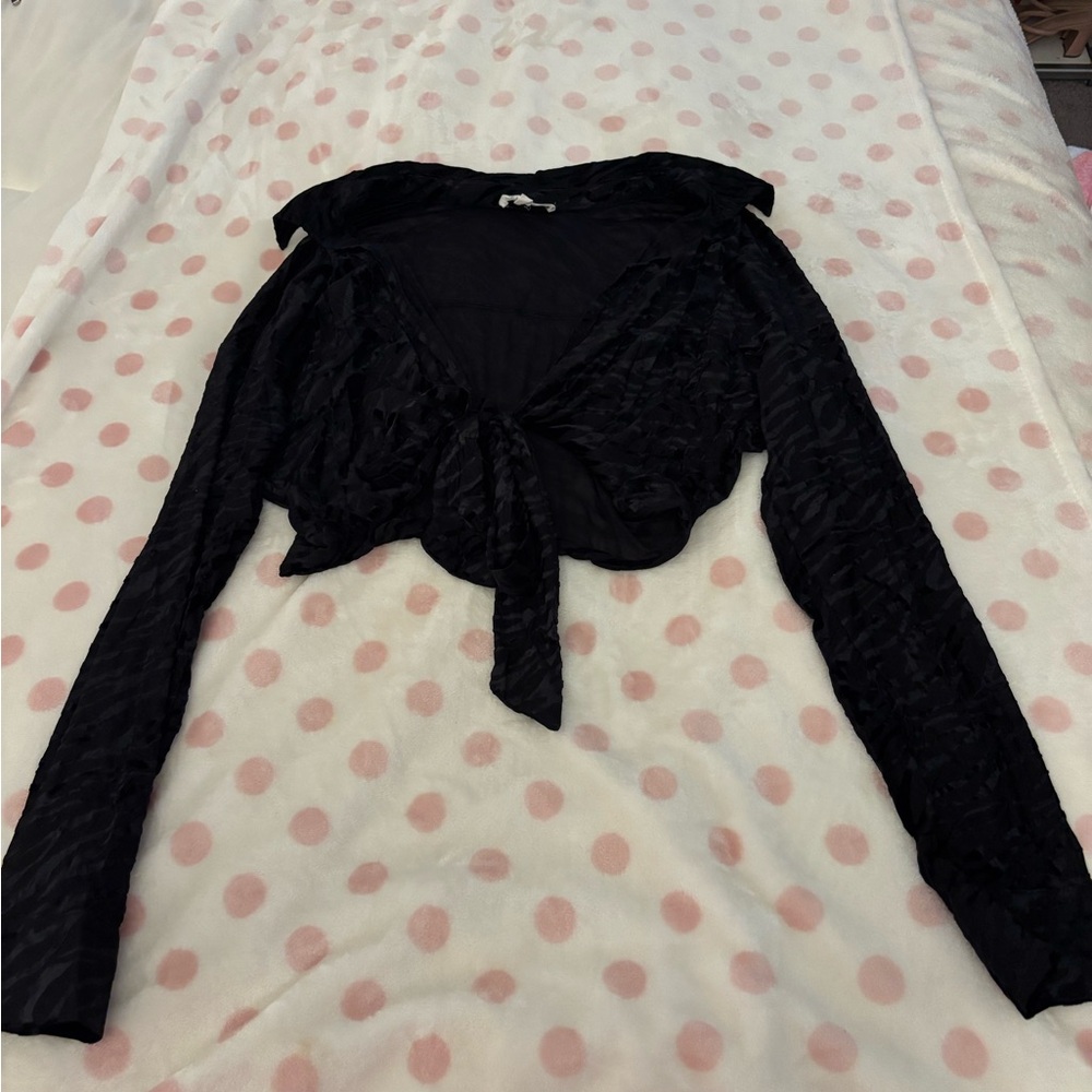 12th Tribe Black Textured Tie-Front Crop Blouse